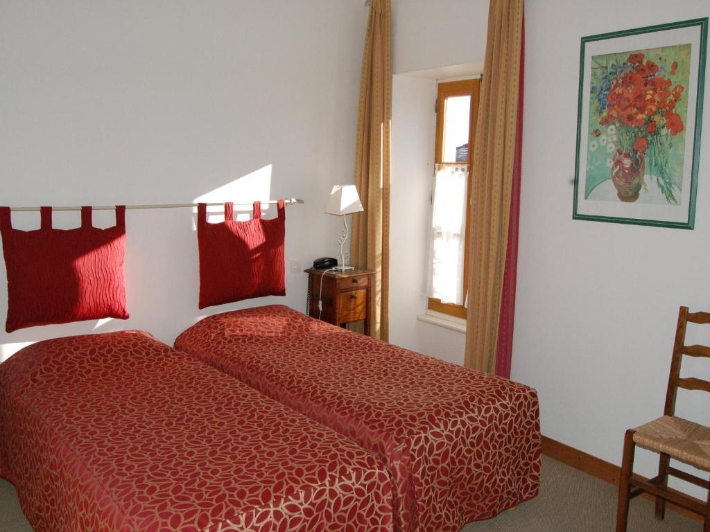 Hotel Du Donjon Aulnay  Rom bilde