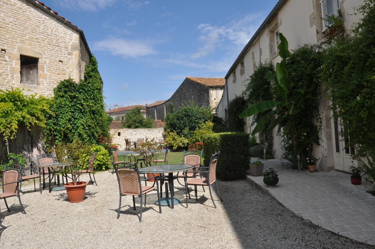 Hotel Du Donjon Aulnay  Eksteriør bilde