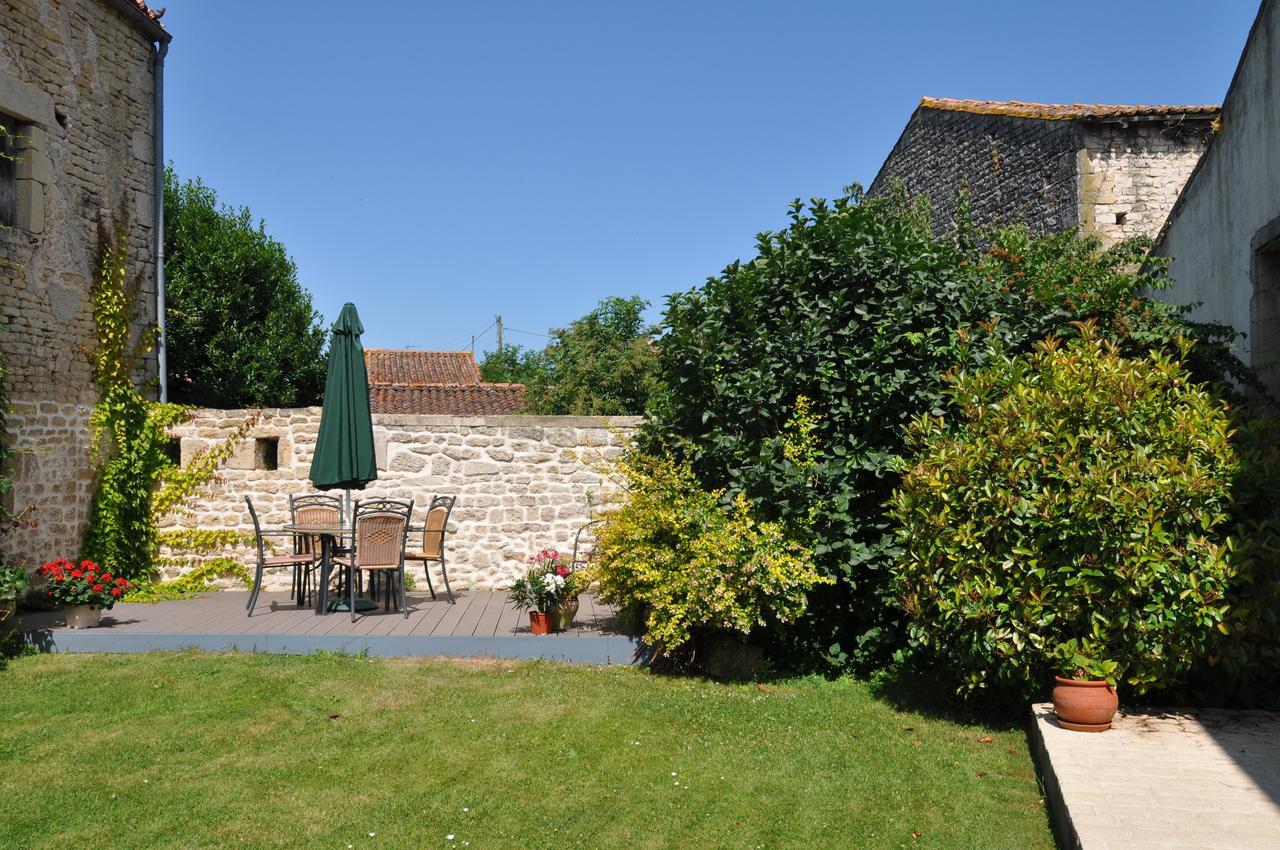 Hotel Du Donjon Aulnay  Eksteriør bilde