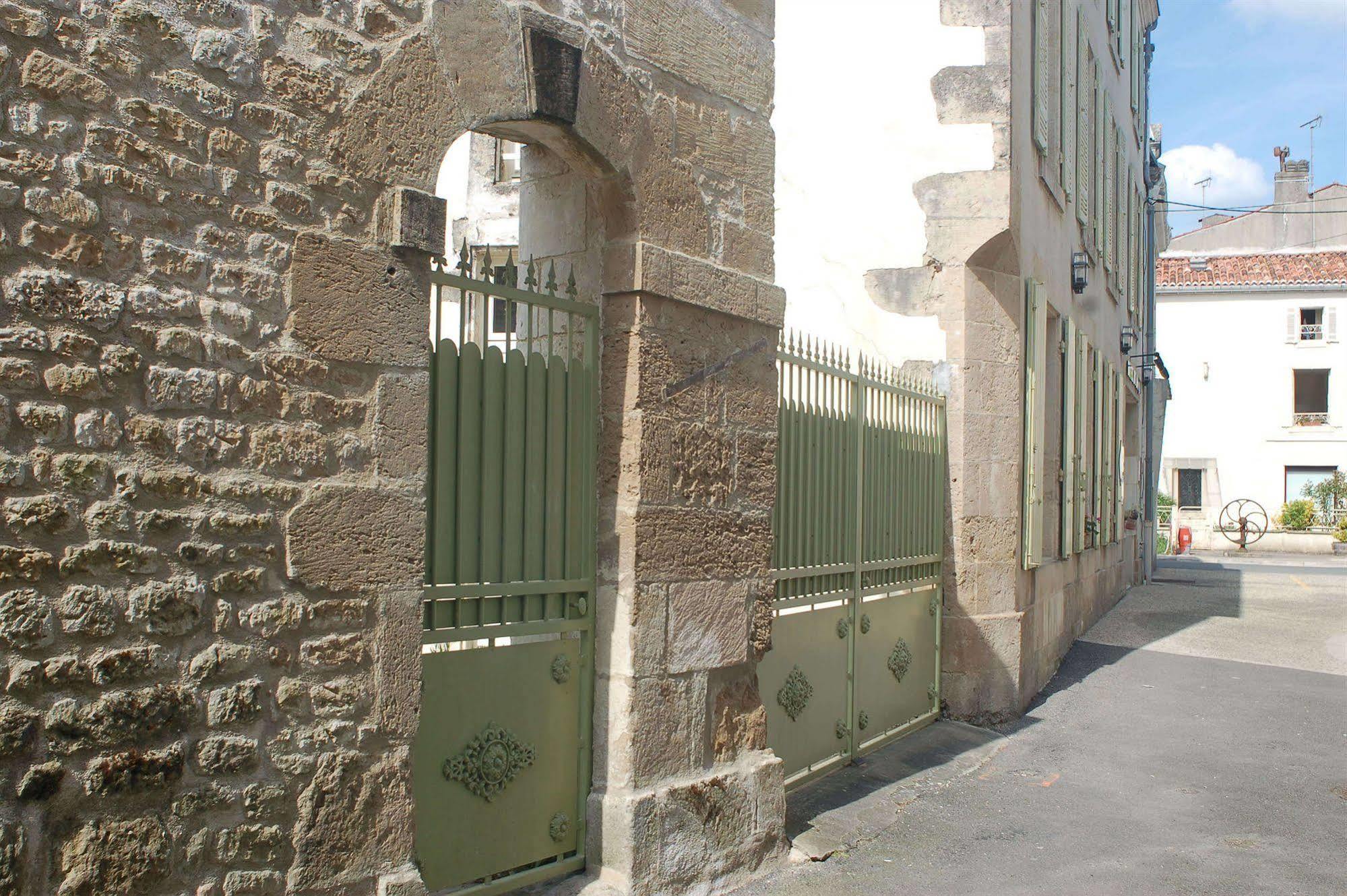 Hotel Du Donjon Aulnay  Eksteriør bilde