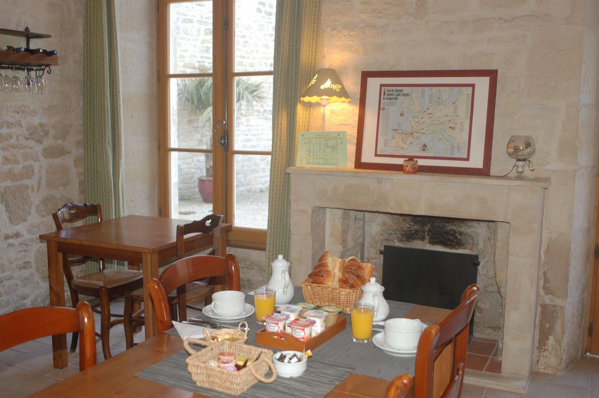 Hotel Du Donjon Aulnay  Eksteriør bilde