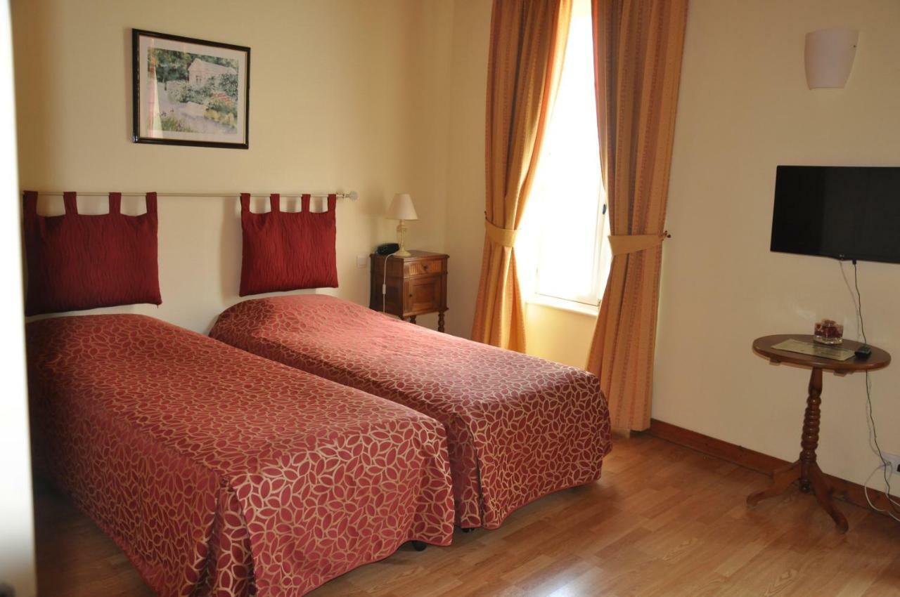 Hotel Du Donjon Aulnay  Eksteriør bilde